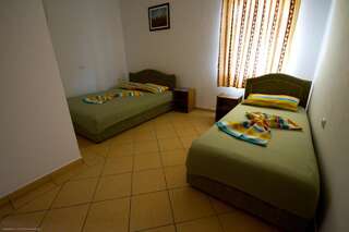Апартаменты Apartments Dalila Улцинь Номер-студио с балконом (для 3 взрослых)-7