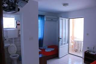 Апартаменты Apartments Dalila Улцинь Номер-студио с балконом (для 3 взрослых)-39